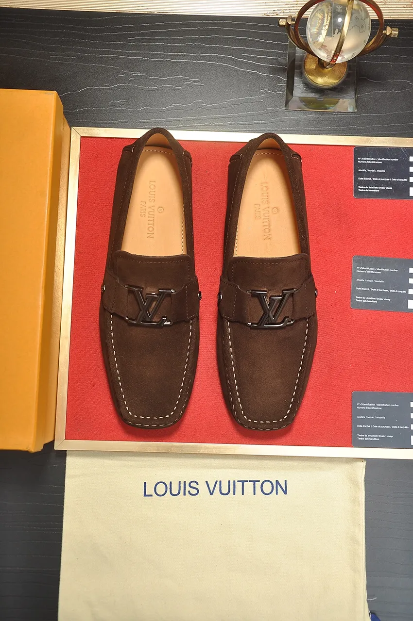 Men's men's shoes 💰420💶 [LV Doudou shoes] (water-dyed cowhide lining) new model is on the market, available on the official website. The new Doudou shoes are processed into single-color materials, and the uppers are made of imported cowhide material. The body of the shoe is fully hemmed with mark thread, and is lined with imported original cowhide leather. The elegant shoe shape is super suitable for all-matching, and the size is 38-44.